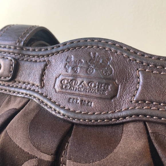 Signature COACH fabric brown purse with lilac lining 💜 - Picture 2 of 7